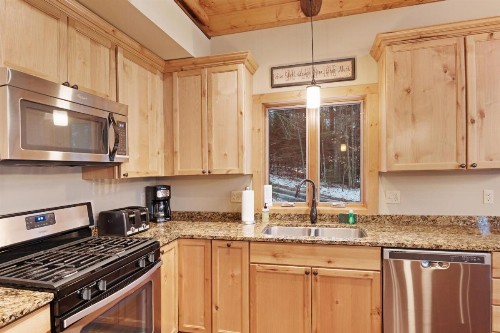 Cranberry Lake Chalet - image 9