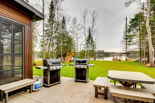 Whispering Pines Lodge: 11 Bedroom - image 12