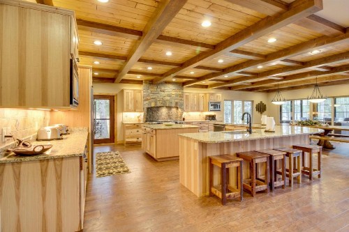 Whispering Pines Lodge: 11 Bedroom - image 9