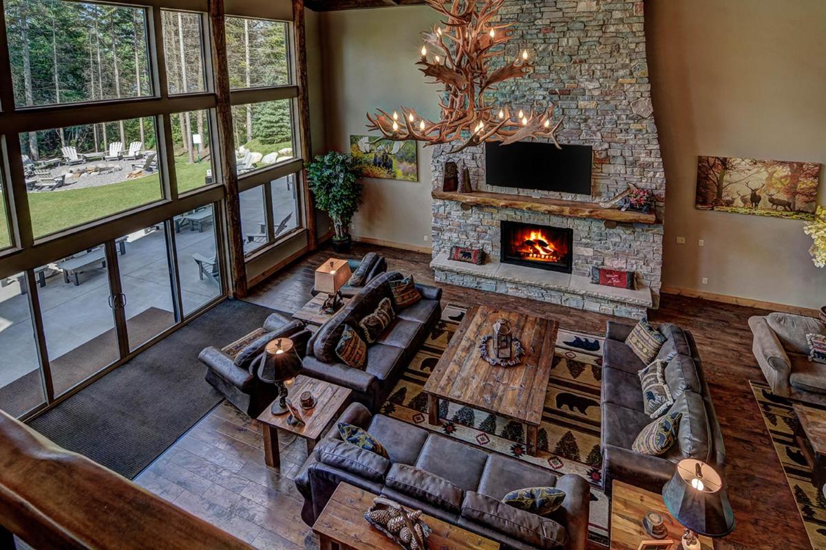Whispering Pines Lodge: 9 Bedroom - image 7