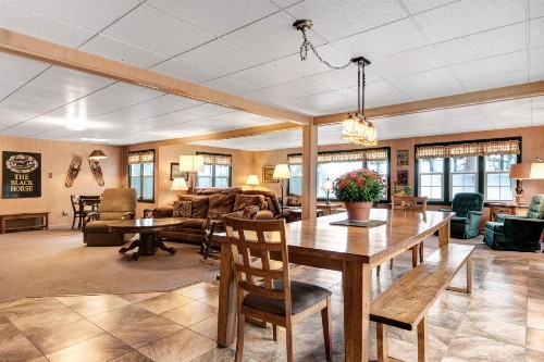 Roost Manor - image 11