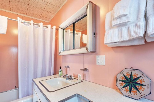 Roost Manor - image 6