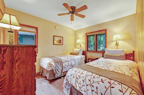 Chanticleer Inn: Villa 4 - image 10
