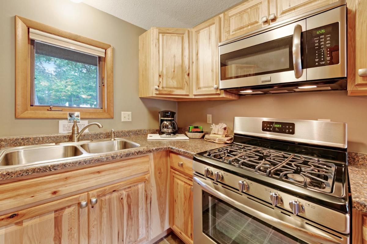 Chanticleer Inn: Villa 4 - image 6