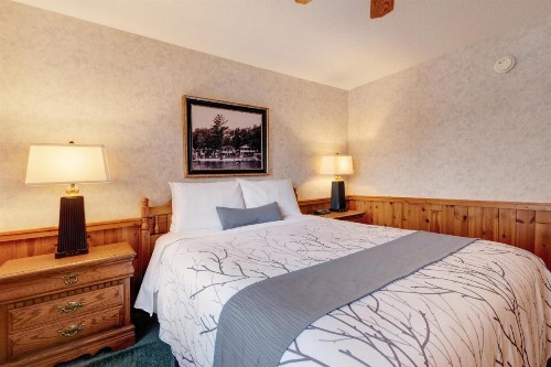 Chanticleer Inn: Villa 7 - image 10