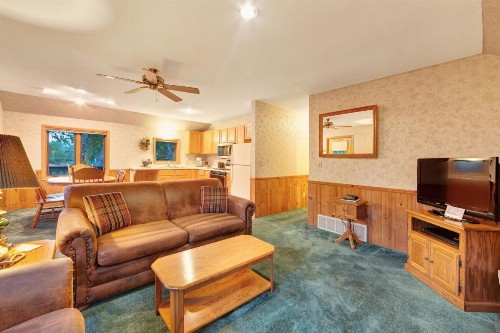 Chanticleer Inn: Villa 1 - image 2