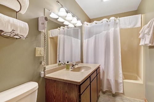 Chanticleer Inn: Villa 5 - image 11