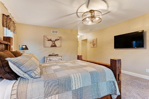 Golden Lodge - image 8