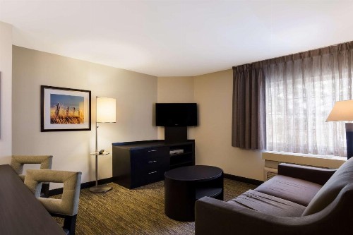 Sonesta Simply Suites St Louis Earth City - image 12