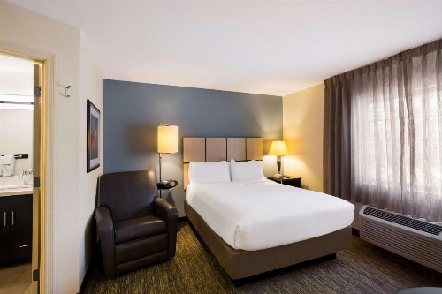 Sonesta Simply Suites St Louis Earth City - image 16