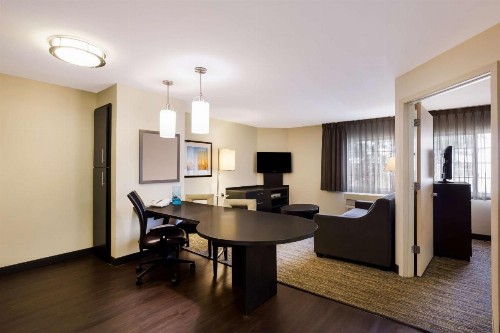 Sonesta Simply Suites St Louis Earth City - image 18