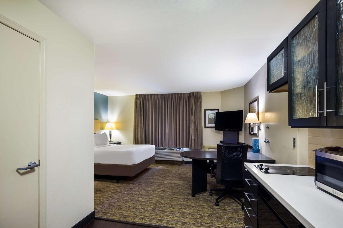 Sonesta Simply Suites St Louis Earth City - image 2