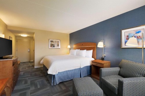 Hampton Inn New York - LaGuardia Airport - image 13