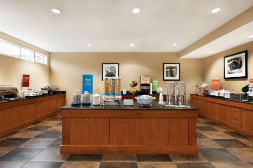 Hampton Inn New York - LaGuardia Airport - image 17