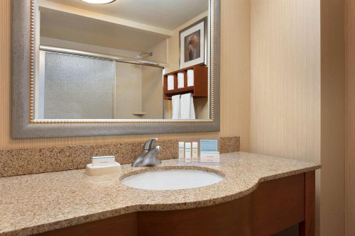 Hampton Inn New York - LaGuardia Airport - image 28