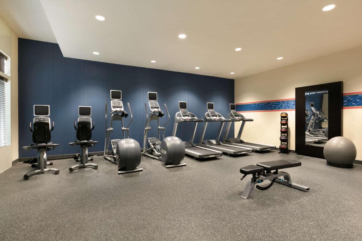 Hampton Inn New York - LaGuardia Airport - image 3