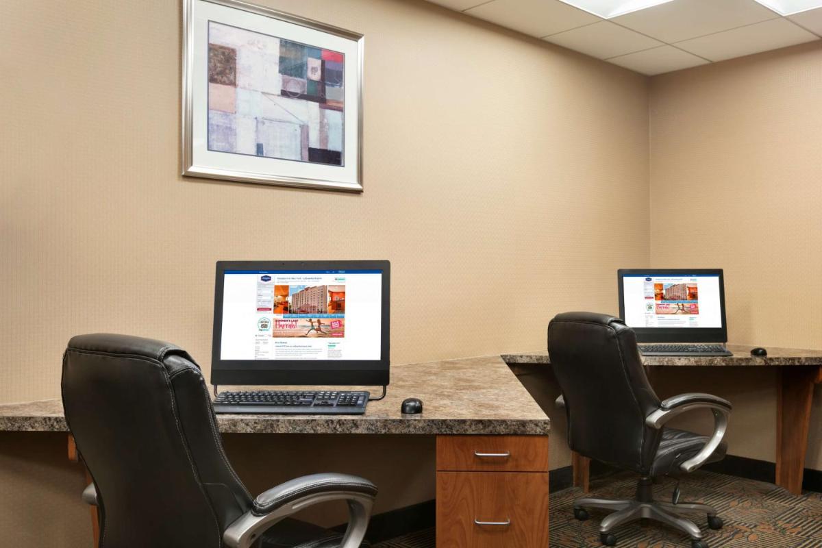 Hampton Inn New York - LaGuardia Airport - image 5