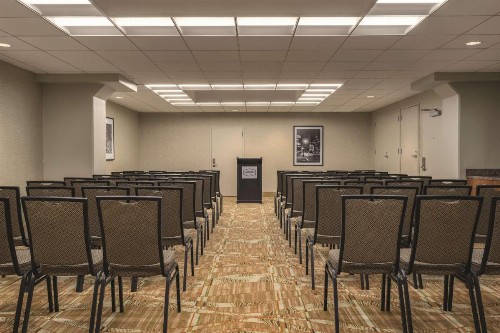 Hampton Inn New York - LaGuardia Airport - image 7