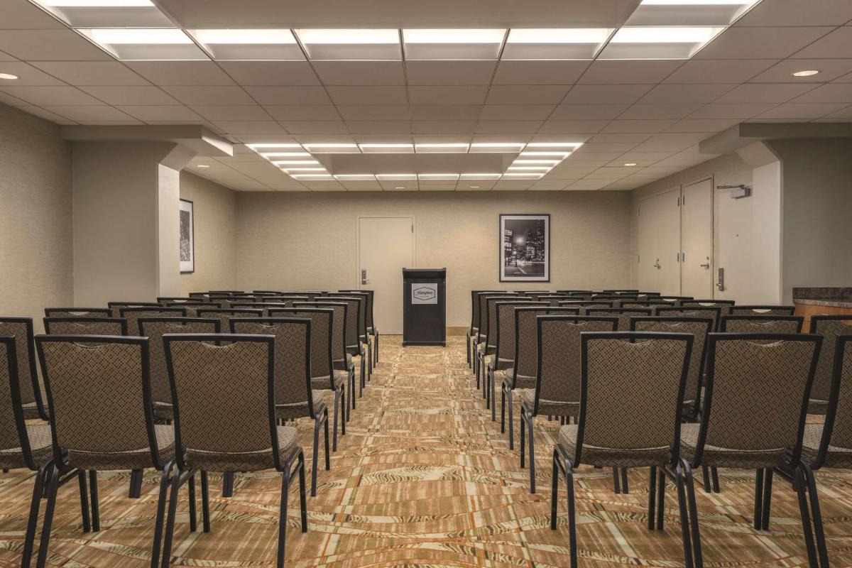 Hampton Inn New York - LaGuardia Airport - image 7