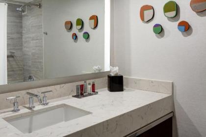 New York LaGuardia Airport Marriott - image 9