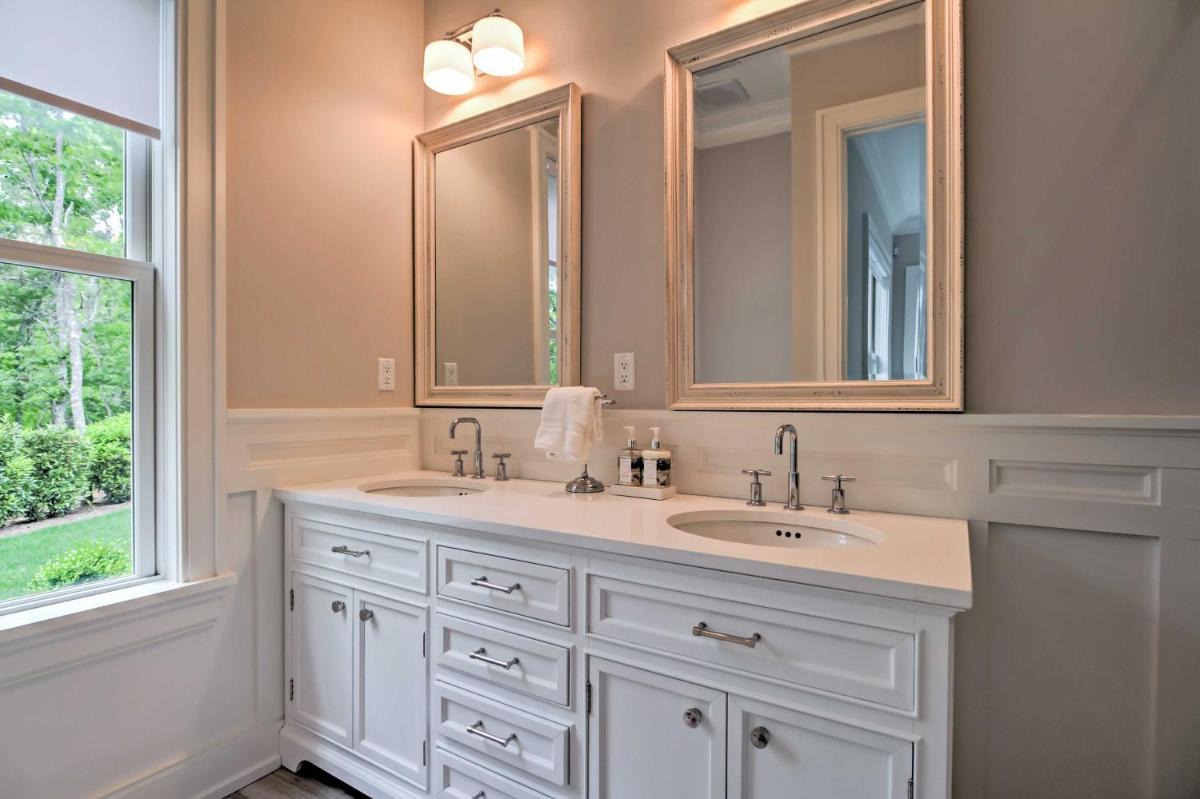 Luxury East Hampton Home w/Private Saltwater Pool! - image 4