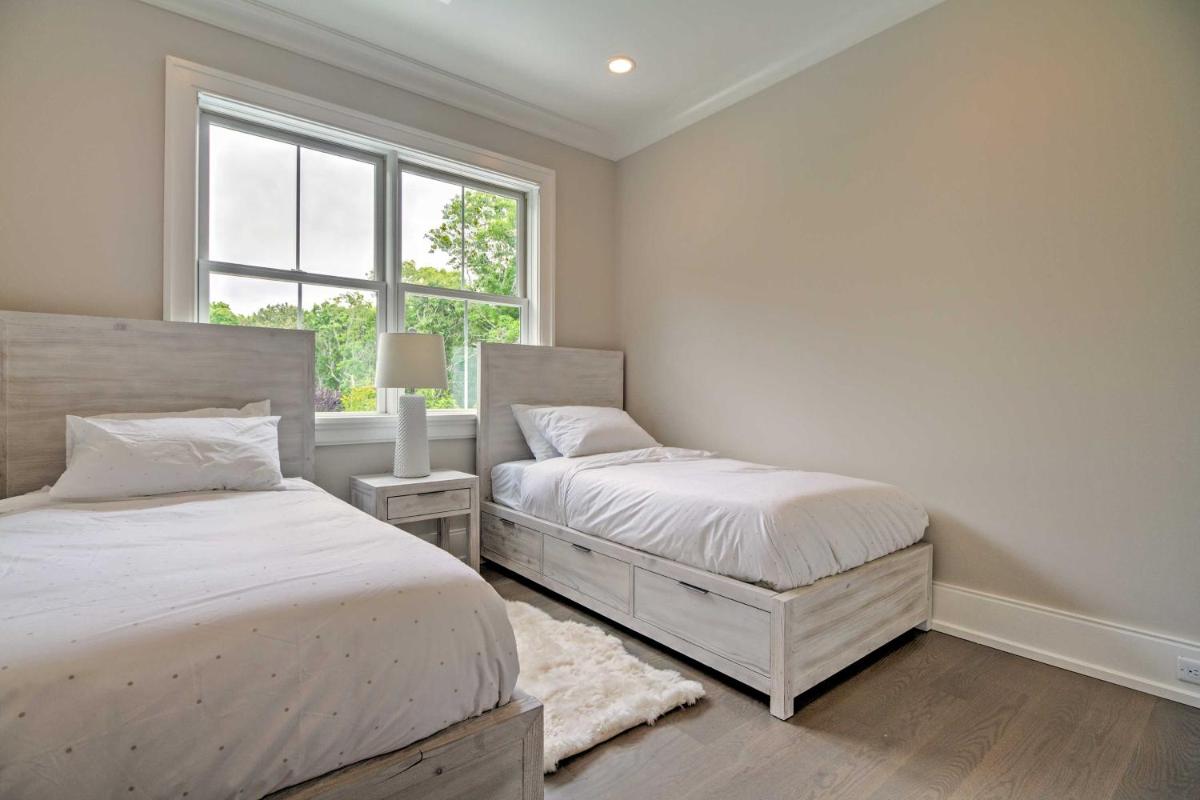 Luxury East Hampton Home w/Private Saltwater Pool! - image 7