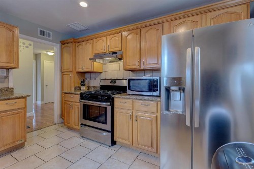 Cozy 2BD House Minutes From FB and Stanford Univ! Home - image 8