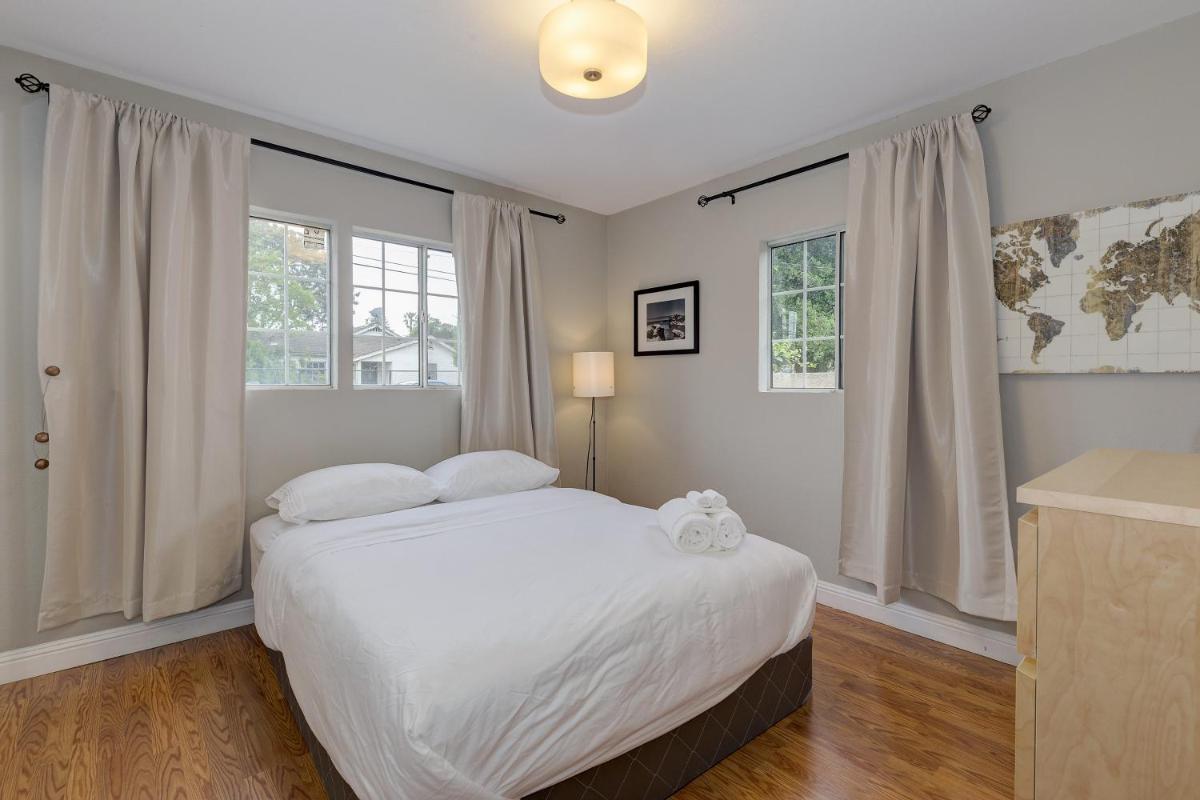 Cozy 2BD House Minutes From FB and Stanford Univ! Home - image 6