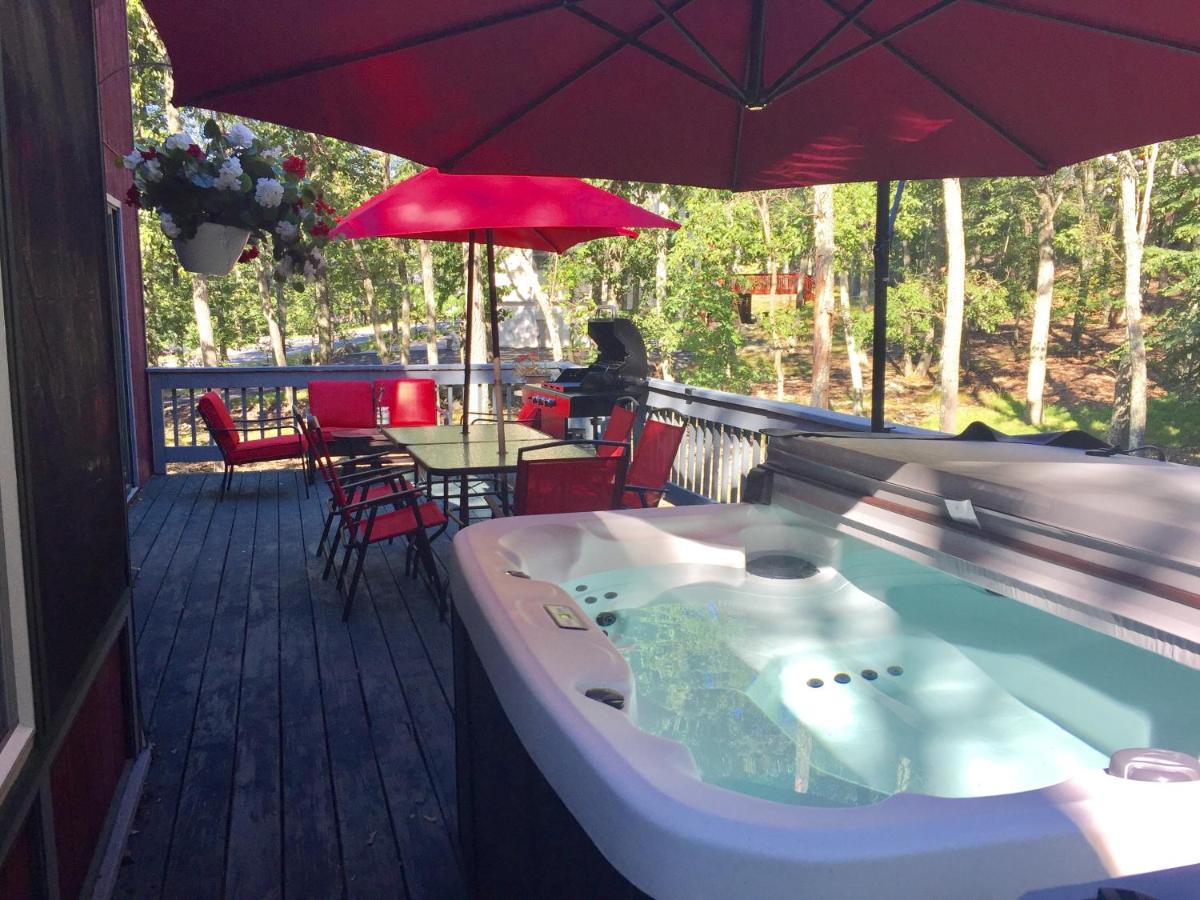 *** Pocono Bliss Home  Hot Tub SaunaSkiLakes 1H30M to NYC - image 2