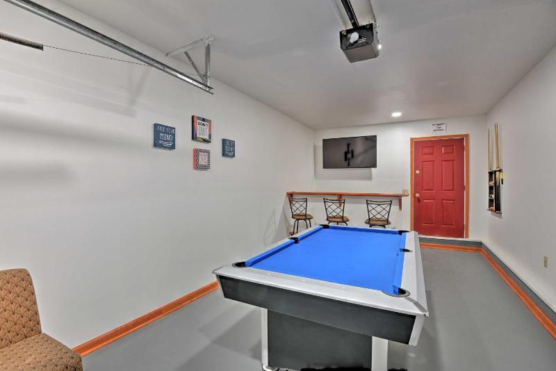 Poconos Home with Game Room-10 Mi to Camelback! - image 7