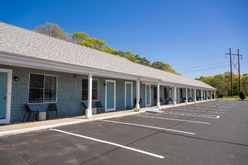 Town Crier Motel - image 25