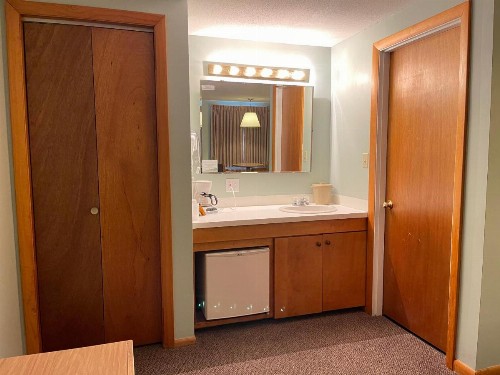 Viking Shores Motor Inn - image 24