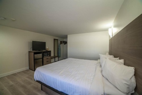Viking Shores Motor Inn - image 9
