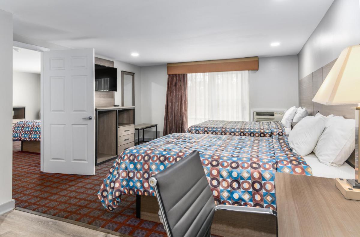 Blue Dolphin Inn - image 2