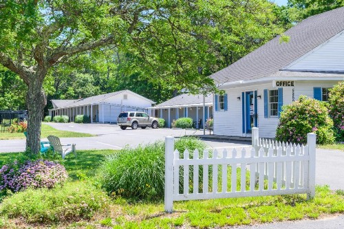 Blue Dolphin Inn - image 21