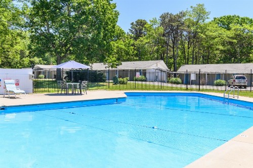 Blue Dolphin Inn - image 26