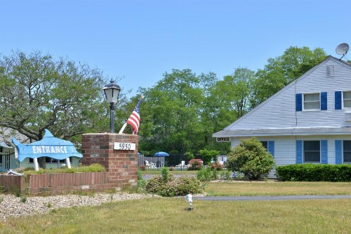 Blue Dolphin Inn - image 29