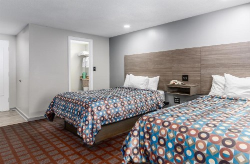 Blue Dolphin Inn - image 3