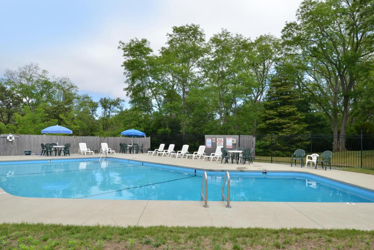 Blue Dolphin Inn - image 4