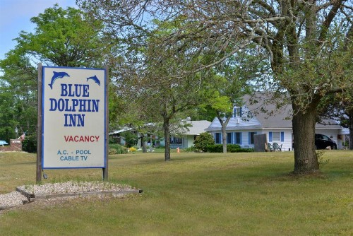 Blue Dolphin Inn - image 8