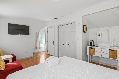 Eagle Wing Inn - Cape Cod - image 14