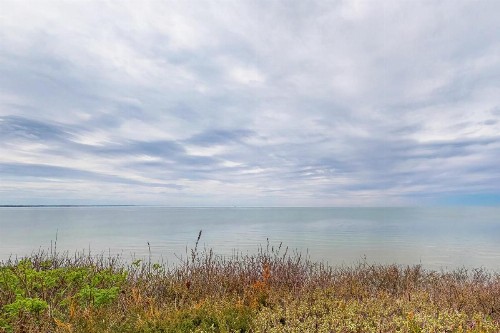2 Bed 1 Bath Vacation home in Eastham - image 1