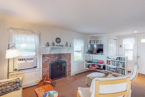 2 Bed 1 Bath Vacation home in Eastham - image 9