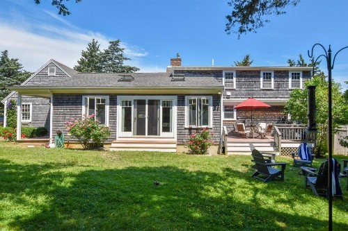 466 Newly Renovated Open and Spacious with Large Yard Outdoor Shower Walk to Water