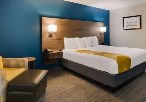 Holiday Inn Express & Suites Eastland - image 10