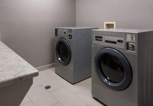 Holiday Inn Express & Suites Eastland - image 12