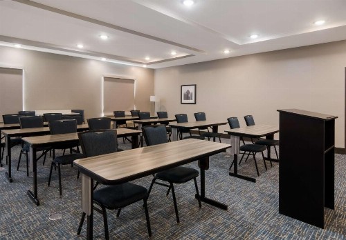 Holiday Inn Express & Suites Eastland - image 14