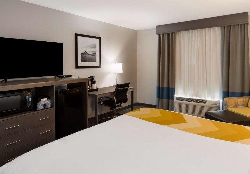 Holiday Inn Express & Suites Eastland - image 15