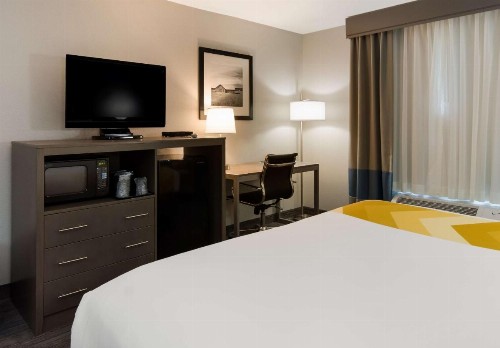 Holiday Inn Express & Suites Eastland - image 19