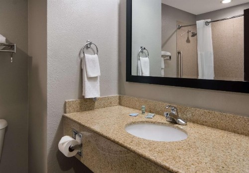 Holiday Inn Express & Suites Eastland - image 21